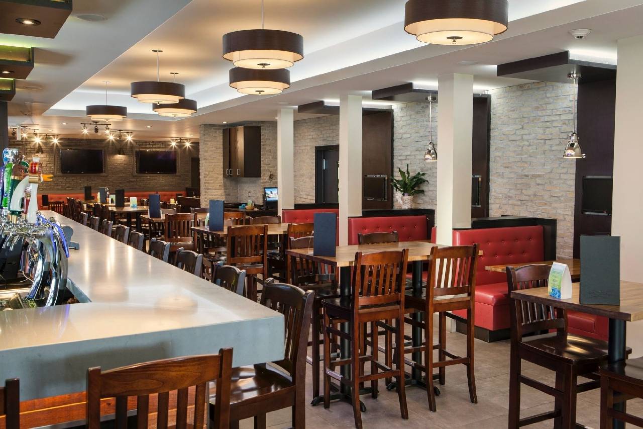 The Brunswick Hotel Complex | Hotels Parry Sound