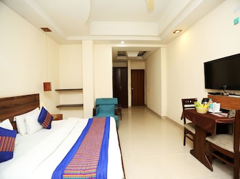 Oyo 8876 Hotel Sarthi Guestroom