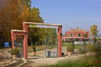 Hotel Santa Coloma Del Camino Property Grounds