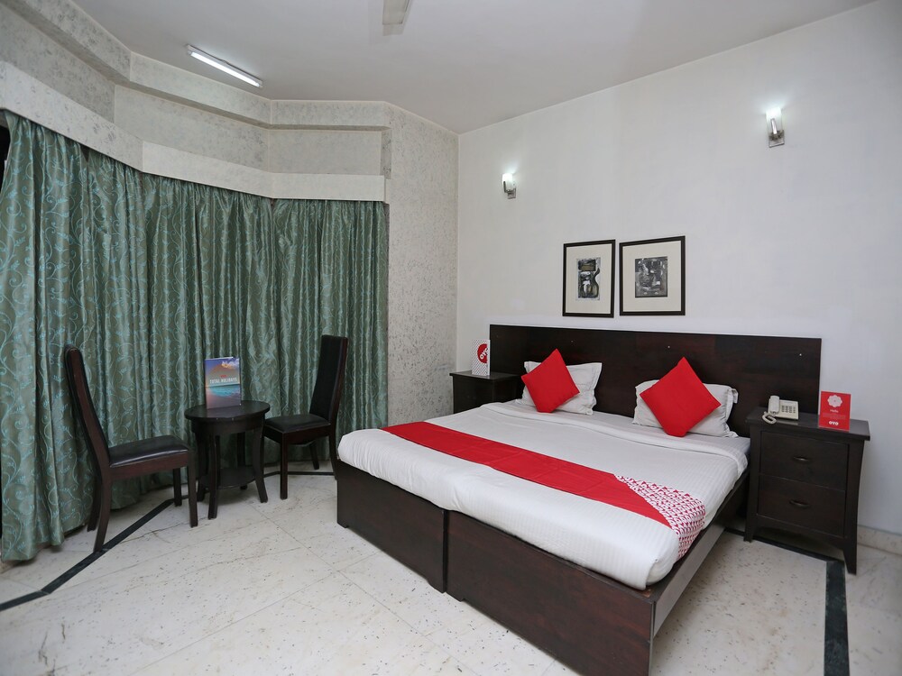 Oyo 15401 Hotel Surana Palace Guestroom
