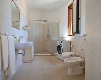 I Furneddhri Bathroom