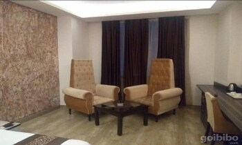 The Royal Paradise Hotel Interior