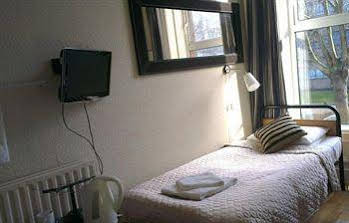 Pearl Court Guesthouse 