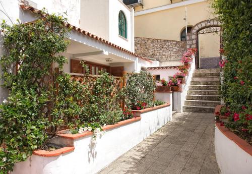 Capri Town Apartments 