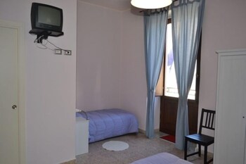 Etna Akmè Guestroom