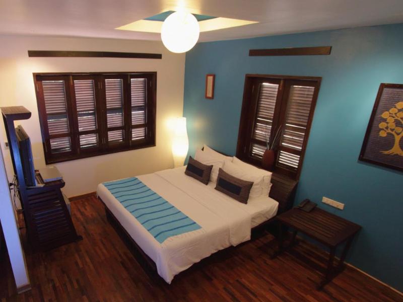 Indigo House Hotel Room