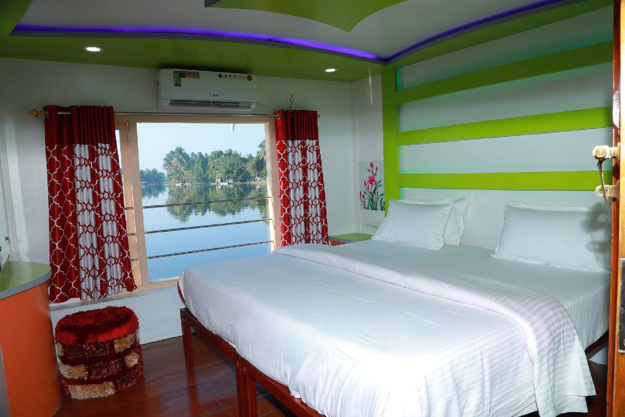 Beachparadise Daycruise Houseboat 