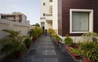 Oyo Rooms Dlf City Club Ii 