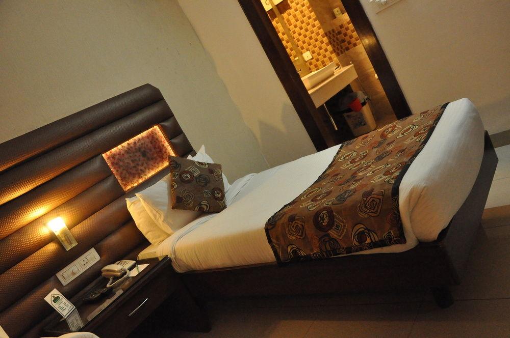 Oyo Premium Gwalior City Centre 