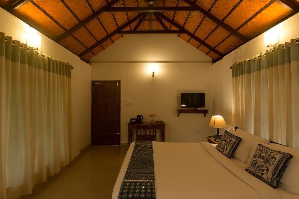 Palmgrove Lake Resort 