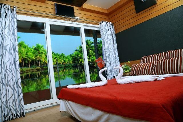 Desire Cruises Houseboat 
