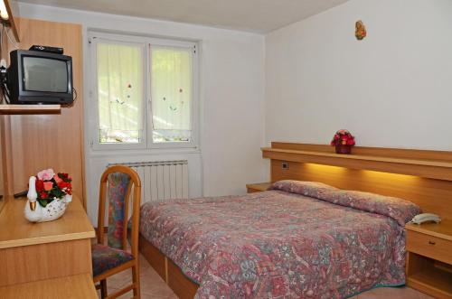 Hotel La Roccia (هتل لا روكسیا) 