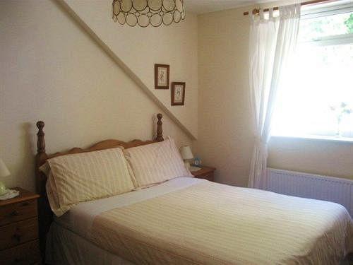 Bridgeside Guest House B And B 