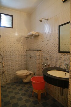 Hotel Blue Bird Bathroom