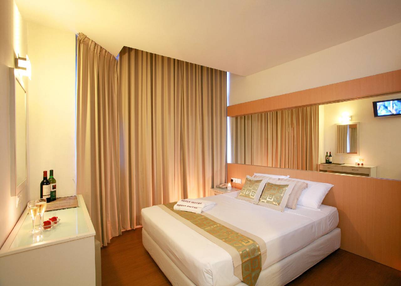 Regin Hotel (رجین هتل) 
