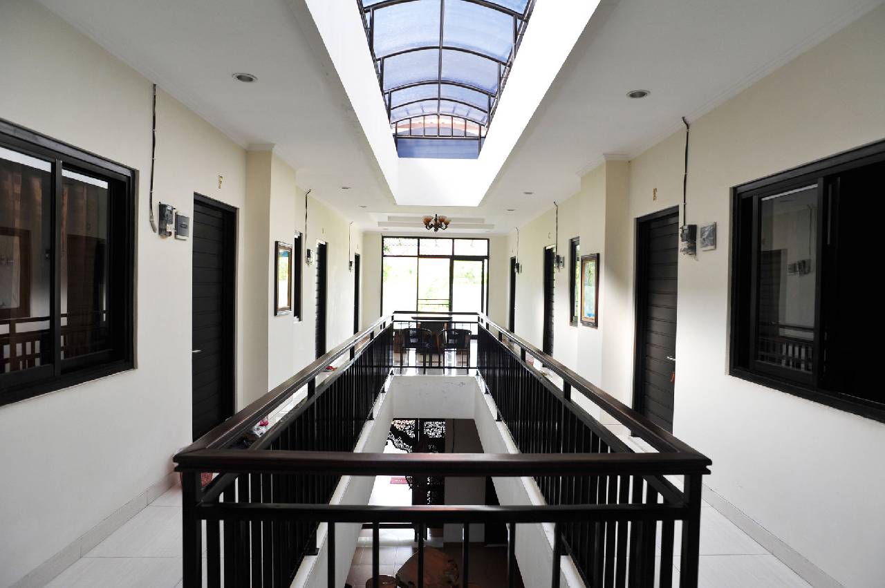 Airy Renon Tukad Batanghari Dua Belas 8 Bali (آیری رنون توكاد باتانگهاری دوا بلاس ۸ بالی) 