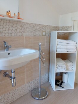La Perla Di Nicolosi Bathroom