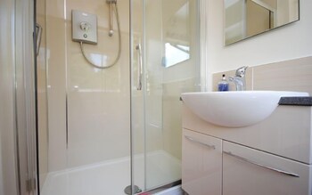 Still Waters Emsworth 205652 Bathroom