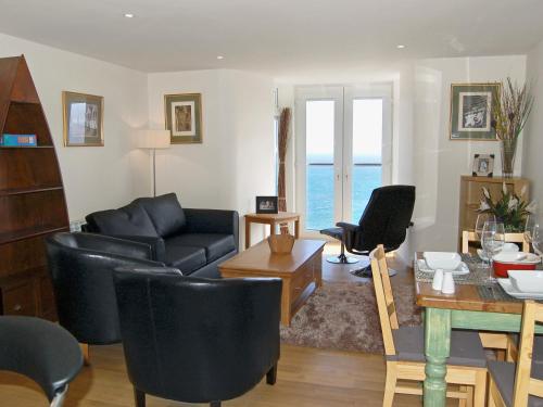 Apartment 3 The Halcyon 
