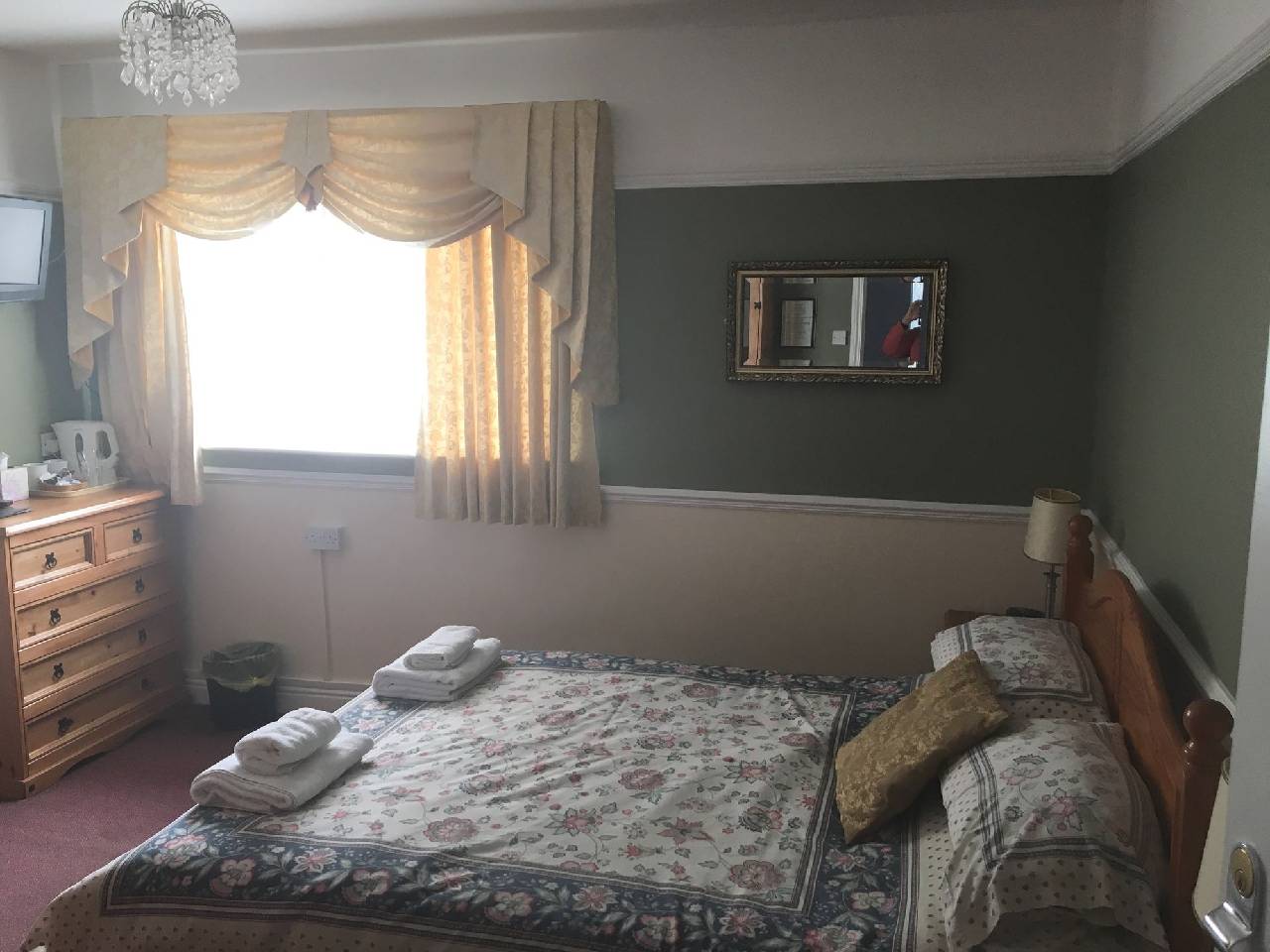White Lodge Guest House (وایت لاج گست هاوس) 