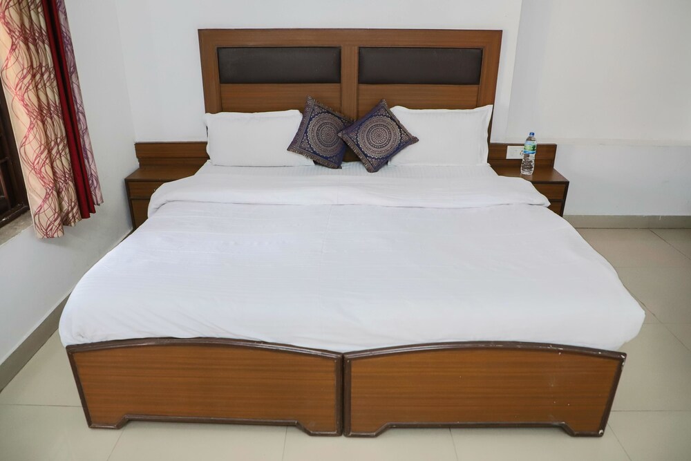 New Bhandari Swiss Cottage Guestroom