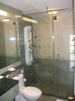 Lemon Tree Vembanad (لمون تری ومباناد) Bathroom