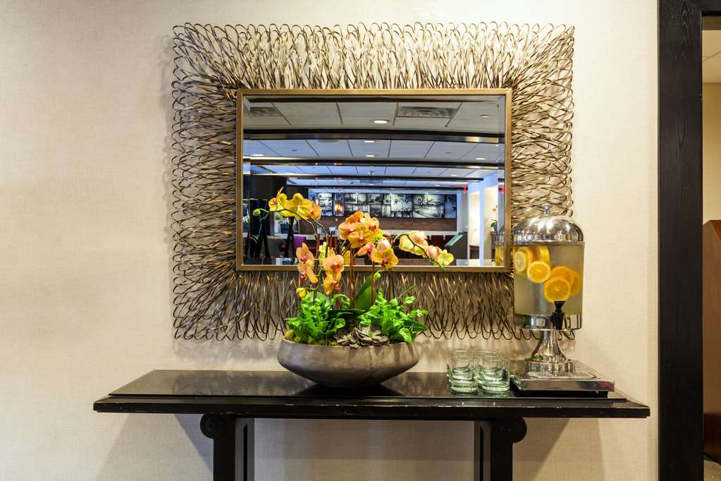 Wyndham Boston Beacon Hill (ویندهام بوستون بیكون هیل) Lobby view