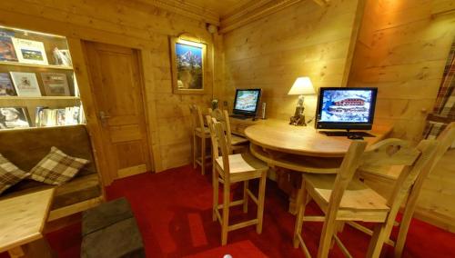 Le Dahu Hotel Chalet De Tradition 