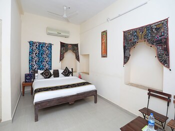 Oyo 3415 Hotel Heera Court Guestroom