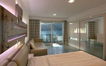 Hotel Vega Guestroom