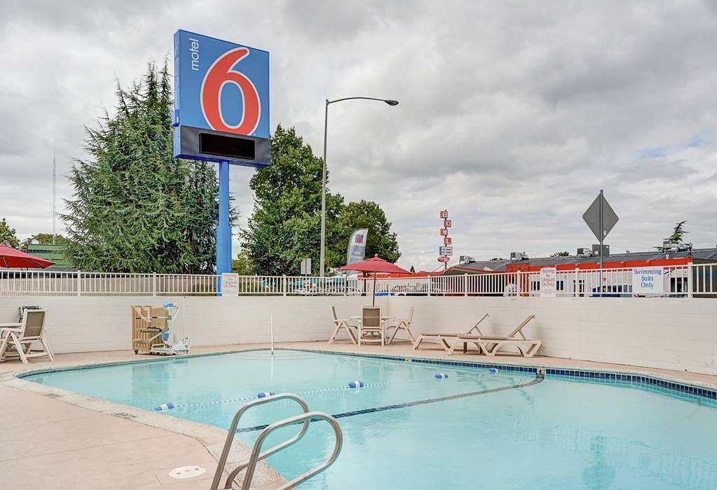 () pool  () pool