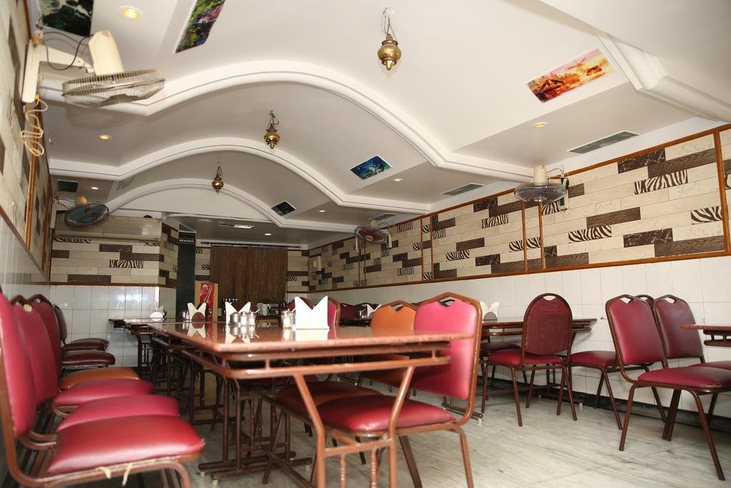 Hotel Valluvar 