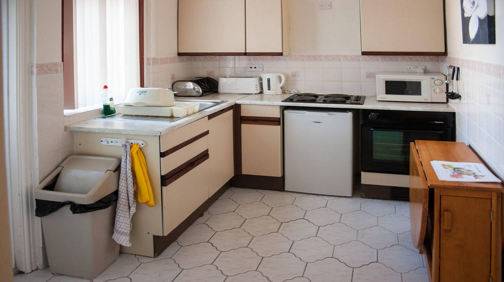 Lyndene Holiday Apartments (لیندن هالیدی آپارتمنتس) 