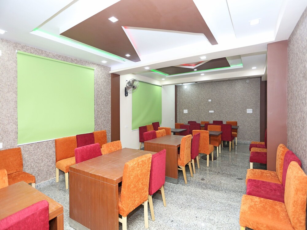 Oyo 11344 Hotel Glorify Stay Restaurant