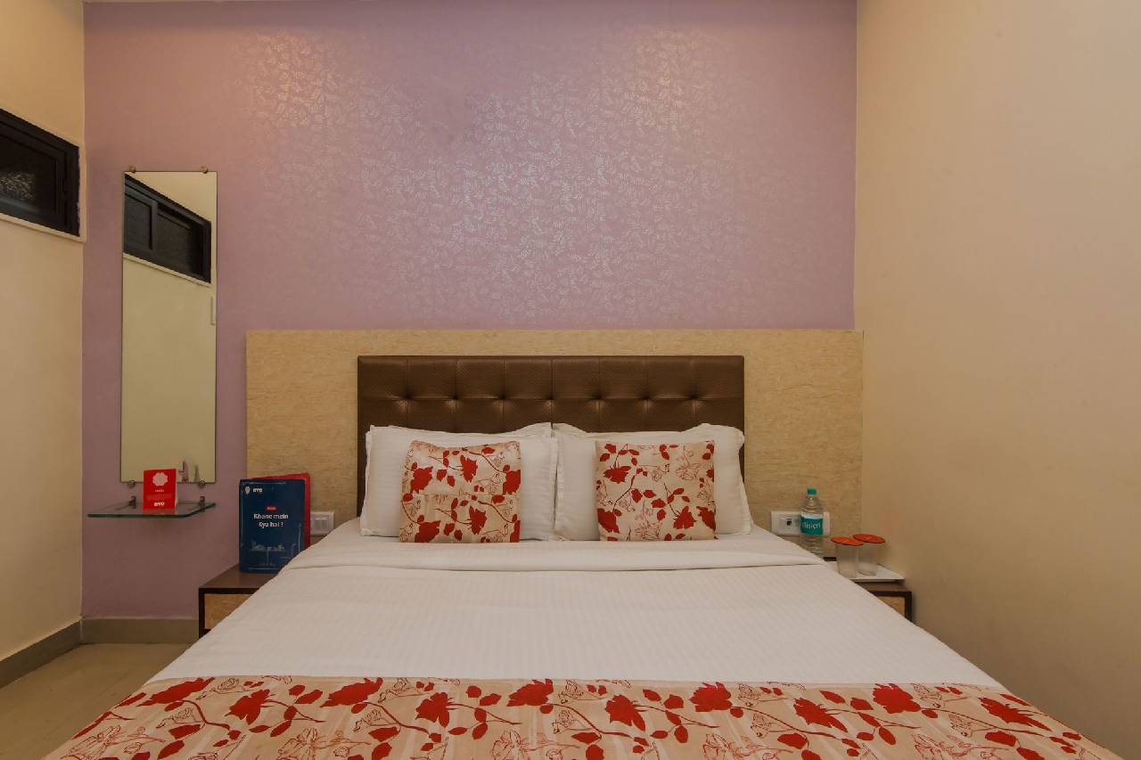 Oyo 8678 Hotel Golden Nest 