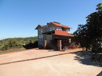 Oyo 11898 Hotel Vhyomaan Exterior