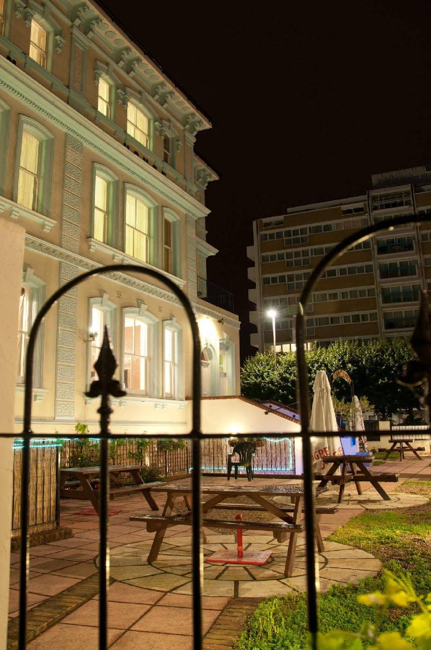 Vernon Guesthouse (ورنون گست هاوس) 