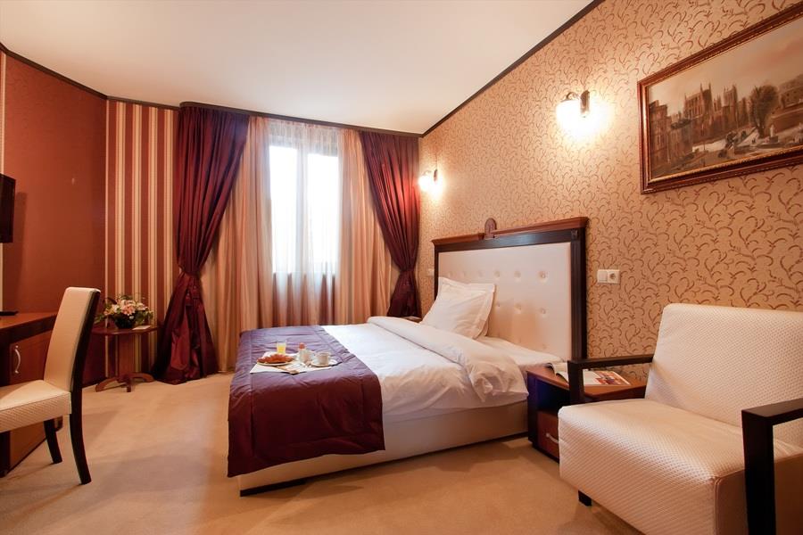 Best Western Plus Bristol Hotel Guest Room