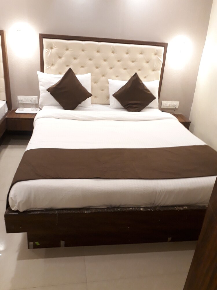 Garden Creek Residency Guestroom
