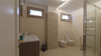 Macchia Mediterranea Bathroom