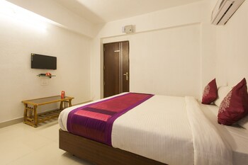 Oyo 10389 Latanand Residency Guestroom