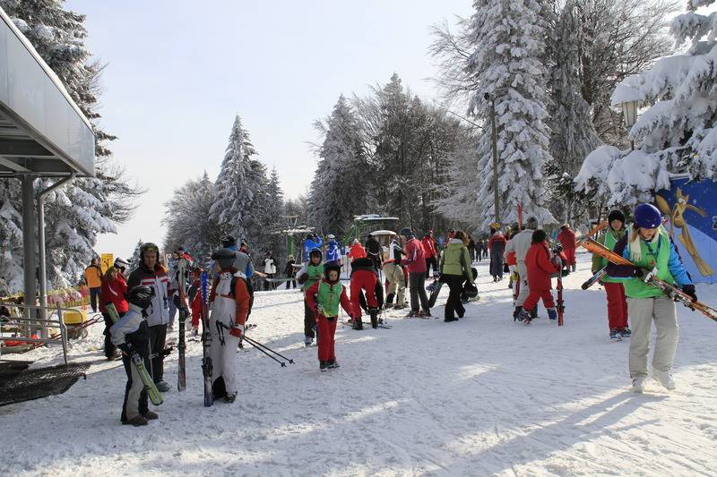 Hotel Tabor (هتل تابور) Sports and Entertainment