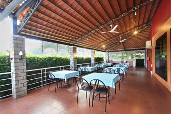 Oyo 10865 Heritage Shelters Resort Restaurant