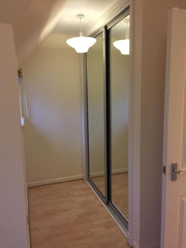 8 Varis Apartments 