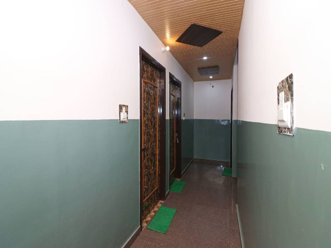 Oyo 13686 Rudraksh Hotel 