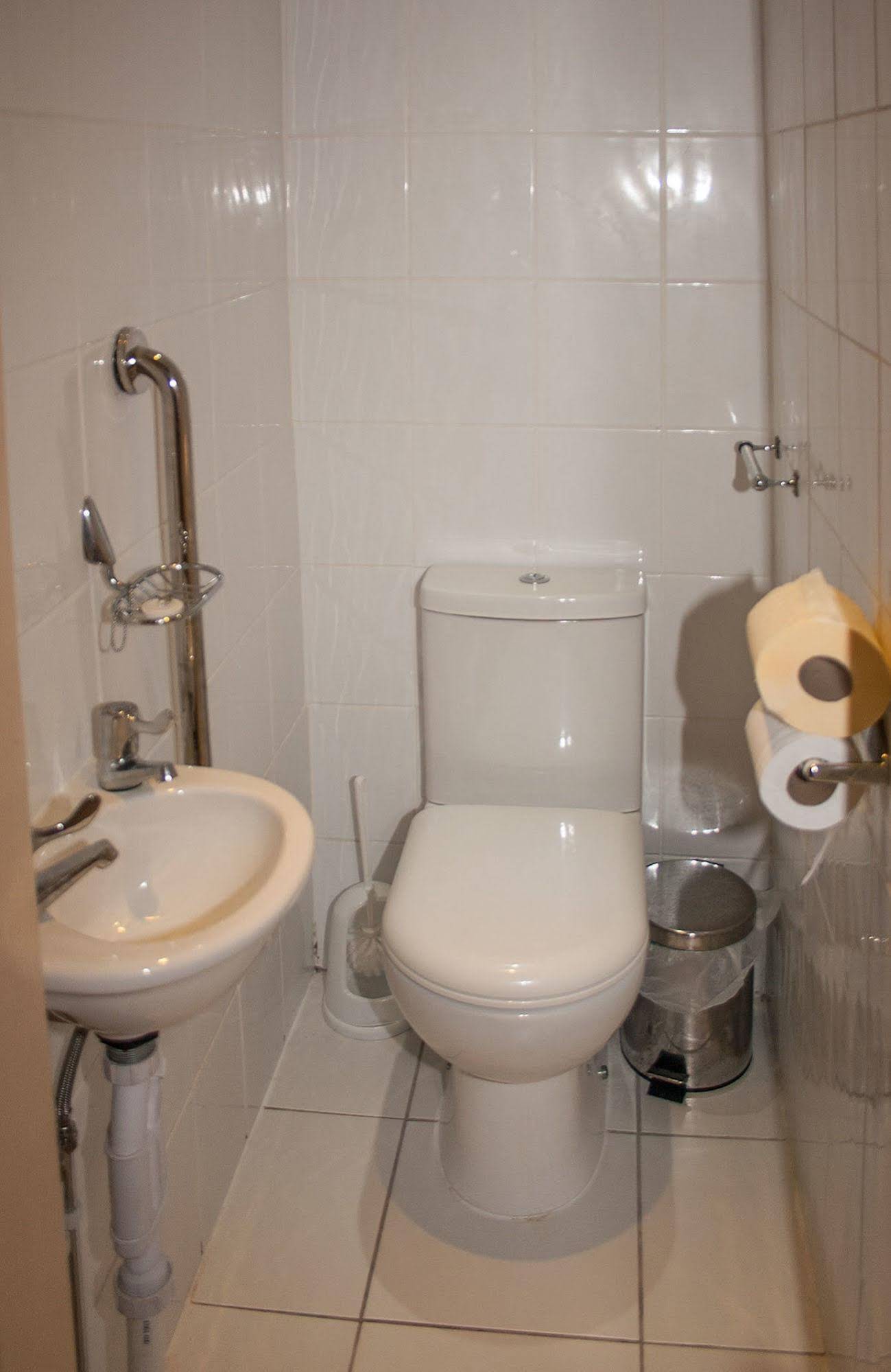 Lyndene Holiday Apartments (لیندن هالیدی آپارتمنتس) 