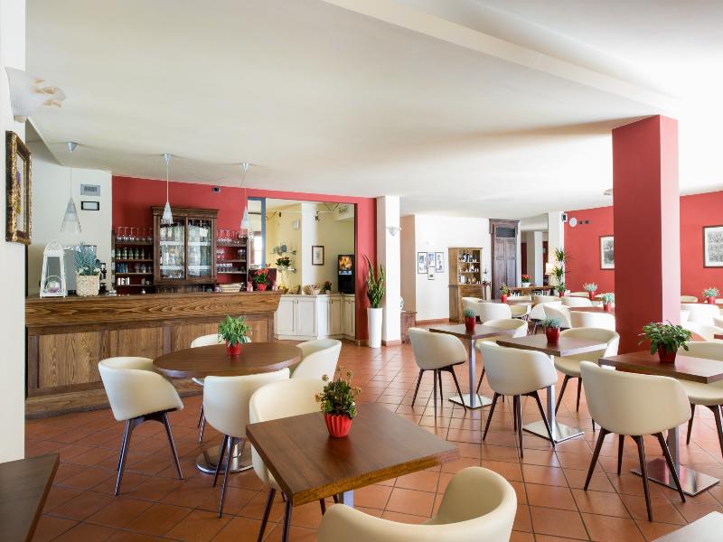 Hotel Casolare Le Terre Rosse (هتل كاسولار ل تر روس) Bar