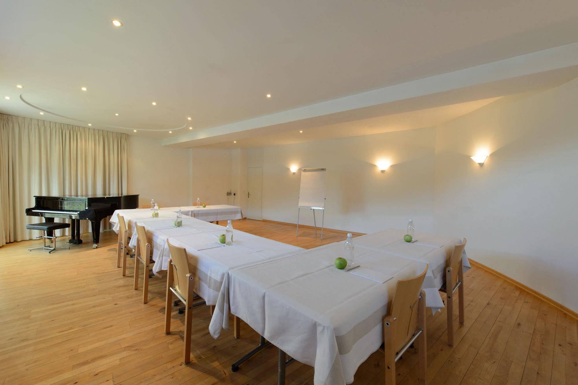 Hotel Restaurant Hammer (هتل رستاورانت هامر) 
