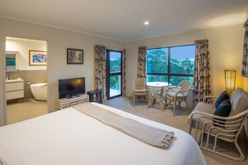 Morepork Riverside Lodge Guestroom