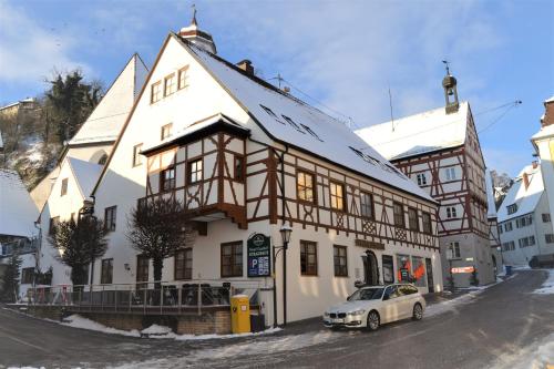 Hotel Restaurant Straussen (هتل رستاورانت استراوسن) 